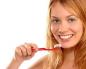 Стоматологи рекомендуют не чистить зубы сразу после еды Можно ли чистить зубы сразу после еды