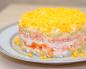 Recette classique de salade de mimosa: avec de la nourriture en conserve, avec du fromage, avec du riz - les méthodes de cuisson les plus délicieuses Ce dont vous avez besoin dans le mimosa